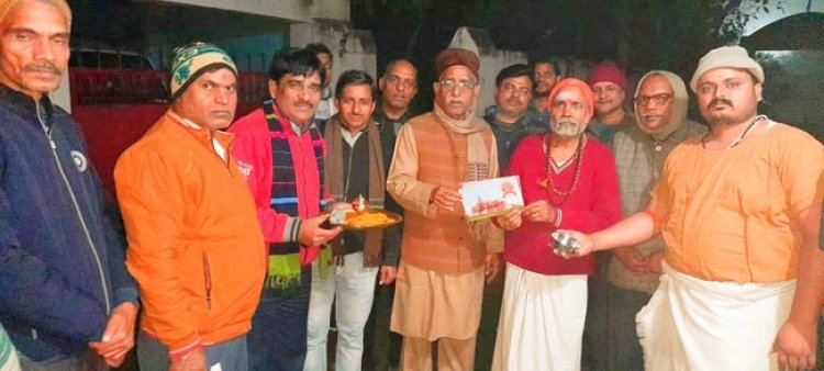 घर-घर पूजित अक्षत एवं पत्रक वितरण ने पकड़ा जोर
