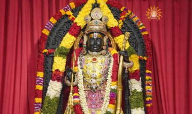 देशभर में धूमधाम से मनाई जा रही है रामनवमी, अयोध्याधाम में रामलला सरकार का किया गया दिव्य अभिषेक