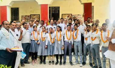 यूपी बोर्ड : शुभम का आईएएस तो प्रियांशी का सपना है डाक्टर बनने का