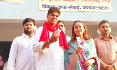 तीसरे चरण के मतदान में मैनपुरी लोकसभा सीट पर मतदान शुरू, मुलायम परिवार ने किया मतदान