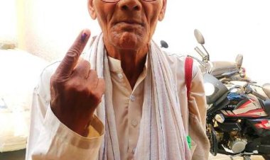 पहले मतदान की निभाई जिम्मेदारी, फिर भाई का किया अंतिम संस्कार