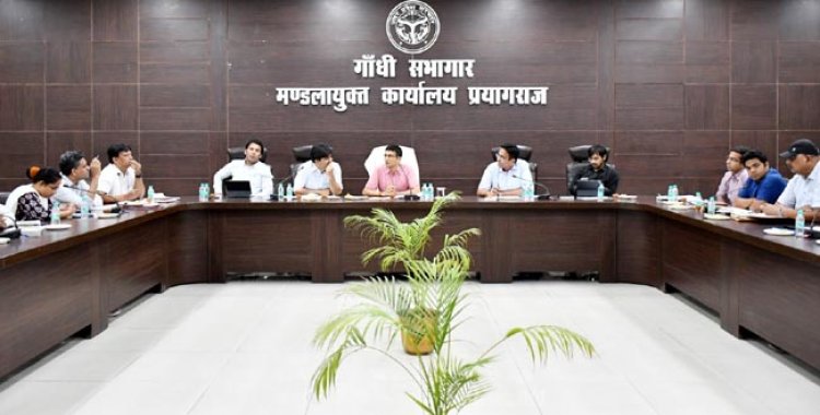 महाकुम्भ के कार्यों में लापरवाही करने वाले ठेकेदारों पर होगी कड़ी कार्रवाई : मण्डलायुक्त