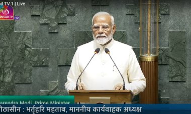 प्रधानमंत्री सहित मंत्रिपरिषद ने ली शपथ