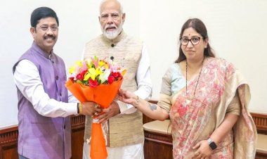 प्रधानमंत्री से मिले औद्योगिक विकास मंत्री नन्दी ने दी बधाई