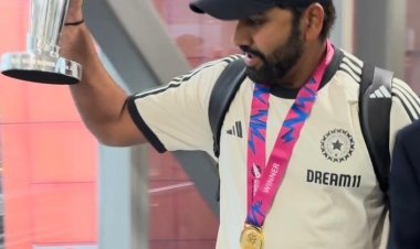 'विश्व विजेता' भारतीय टीम स्वदेश पहुंची