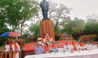 दिल्ली भाजपा ने जनसंघ के संस्थापक डॉ. श्यामा प्रसाद मुखर्जी को अर्पित की पुष्पांजलि