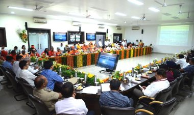 महाकुम्भ 2025 : अधिकारियों संग अखाड़ा परिषद के प्रतिनिधियों, संत महात्माओं की हुई बैठक