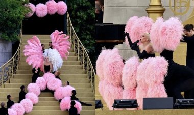 ओलंपियाड के जश्न और बारिश में डूबा पेरिस जगमगा उठा, राष्ट्रपति इमैनुएल मैक्रॉन ने किया उद्घाटन