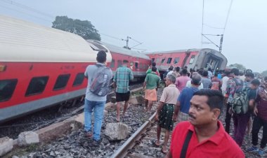 हावड़ा-मुंबई मेल झारखंड में दुर्घटनाग्रस्त, रेल यातायात प्रभावित