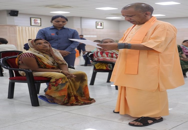 सीएम याेगी का अफसराें काे जनसुनवाई कर समाधान करने के निर्देश