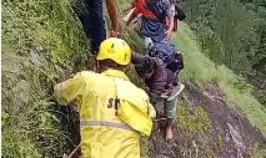 केदार घाटी आपदा : मजबूत इरादों के साथ पहाड़ी मार्ग से सुरक्षित रेस्क्यू में जुटी एसडीआरएफ टीम