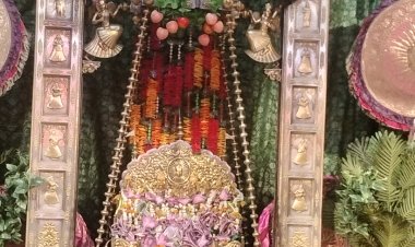 अयोध्या: मणिपर्वत पर पड़े झूलों में विराजे राम-जानकी, शुरू हुआ सावन झूला मेला