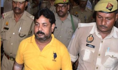 कड़ी सुरक्षा में न्यायालय में पेश किए गए अवनीश दीक्षित, कलमबंद बयान दर्ज कराने की याचिका खारिज