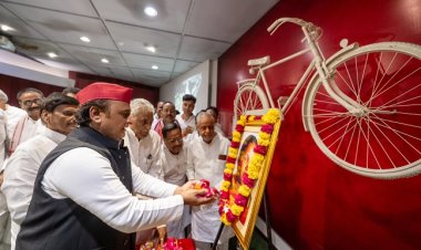 फूलन देवी ने अत्याचार और शोषण के खिलाफ उठाई थी आवाज : अखिलेश यादव