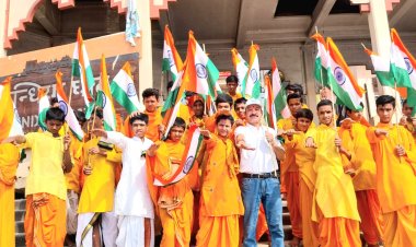 नमामि गंगे संग वेदपाठी बटुकों ने घर-घर तिरंगा फहराने का किया आह्वान