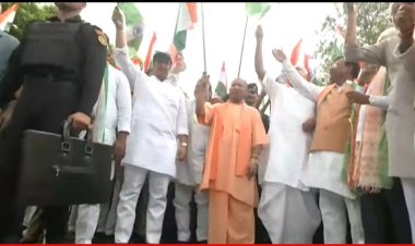 मुख्यमंत्री योगी ने तिरंगा यात्रा को किया रवाना