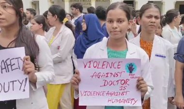 पश्चिम बंगाल में महिला डाॅक्टर से दुष्कर्म व हत्या की घटना में यूपी के रेजीडेंट डाक्टरों का जोरदार प्रदर्शन