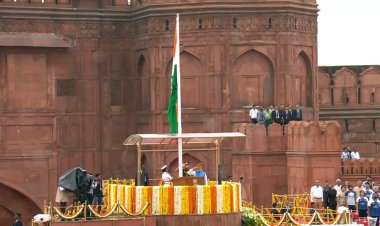 प्रधानमंत्री नरेन्द्र मोदी ने 78वें स्वतंत्रता दिवस पर लाल किले पर तिरंगा फहराया