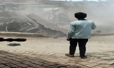 कौशांबी : कुएं में समा गया रिहायशी मकान, परिवार सुरक्षित