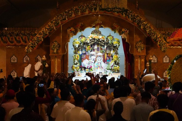 मथुरा के चंद्रोदय मंदिर में धूमधाम से मनी कृष्ण जन्माष्टमी