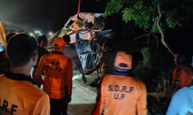 बाराबंकी में भीषण सड़क हादसे में पांच लोगों की मौत, तीन की हालत गंभीर