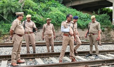 गाजीपुर में रेल की पटरी पर मिला लकड़ी का गुटका, ट्रेन का इंजन फेल