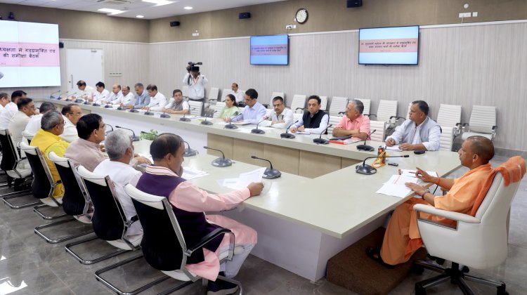सीएम योगी का एलान, 10 अक्टूबर से पहले सड़कों को बनाएं गड्ढामुक्त