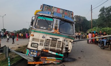 मीरजापुर सड़क हादसा: मृतक मजदूराें के परिजनों को दो-दो लाख रुपये की आर्थिक मदद