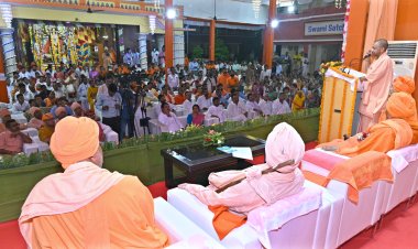 'अहिंसा परमो धर्मः' के साथ 'धर्म हिंसा तथैव चः' की भी बात करता है हिंदू धर्मः योगी आदित्यनाथ