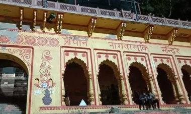 महाकुम्भ : राजस्थान के लाल पत्थरों से सजाया जा रहा नागवासुकी मंदिर 