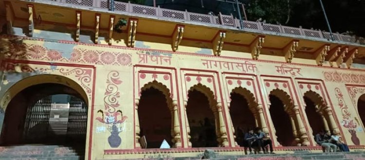 महाकुम्भ : राजस्थान के लाल पत्थरों से सजाया जा रहा नागवासुकी मंदिर