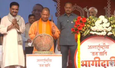 मुख्यमंत्री योगी ने नगाड़ा बजाकर किया अन्तर्राष्ट्रीय जनजाति भागीदारी उत्सव का शुभारम्भ