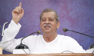 सद्गुरु श्री मधुपरमहंस जी महाराज ने कार्तिक पूर्णिमा के अवसर पर अपने प्रवचनों की अमृत वर्षा से संगत को निहाल किया 