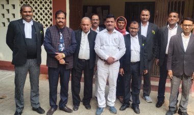 वाराणसी :  खाद बीज की समस्या को लेकर कांग्रेस प्रतिनिधि मंडल ने सौंपा ज्ञापन