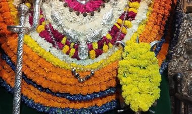 भैरवाष्टमी पर बाबा कालभैरव की विशेष आराधना, 101 लीटर दूध से अभिषेक