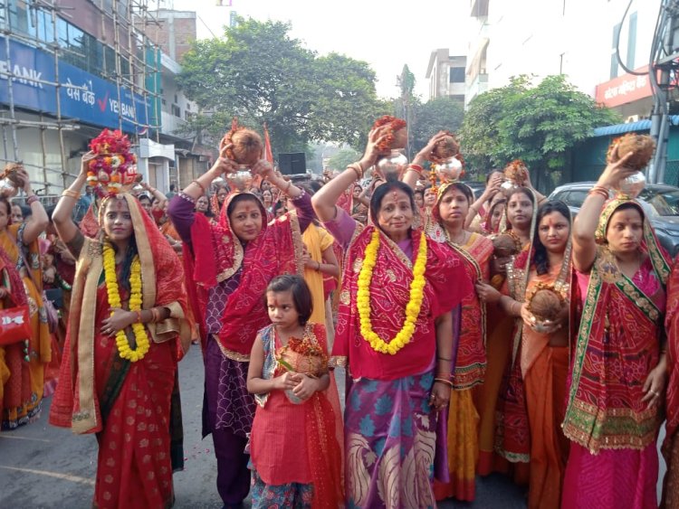 वाराणसी : प्रभात फेरी निकाल कर राणी सती दादी के चरणों में कलश व ध्वजा अर्पित