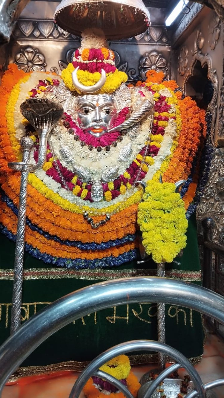 भैरवाष्टमी पर बाबा कालभैरव की विशेष आराधना, 101 लीटर दूध से अभिषेक