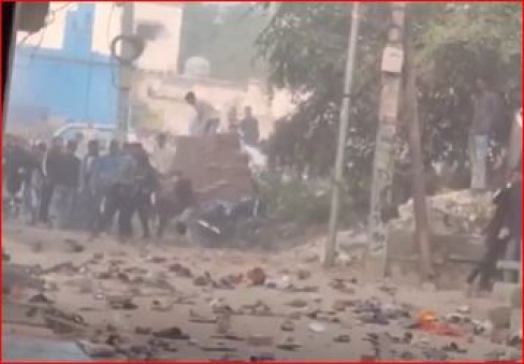 उप्रः संभल की जामा मस्जिद का सर्वे करने गई टीम पर पथराव, वाहनों में तोड़फोड़, उपद्रवियों पर लाठीचार्ज, आंसू गैस के गोले छोड़े