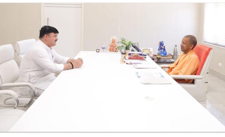 महापौर ने अयोध्या के लिए करोड़ो की परियोजनाओं का मुख्यमंत्री को सौंपा प्रस्ताव