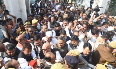 संभल जाने के लिए निकले कांग्रेस प्रदेश अध्यक्ष को पुलिस ने रोका