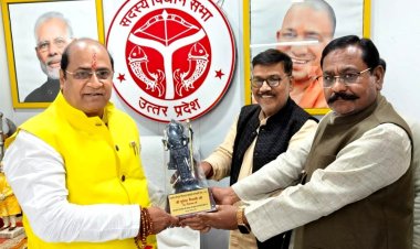 सेन्ट्रल रीजनल वर्कशॉप कर्मचारी संघ उत्तर प्रदेश के नव चयनित प्रदेश अध्यक्ष अनूप कुशवाहा, प्रदेश महामंत्री हर्ष गौतम ने भाजपा विधायक सुरेन्द्र मैथानी का किया स्वागत, का छाया चित्र