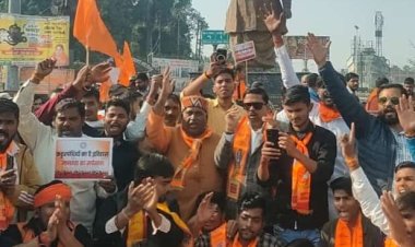 बांग्लादेश में हिन्दुओं के उत्पीड़न के खिलाफ एकजुट हुए हिन्दूवादी संगठन,विरोध प्रदर्शन कर सौंपा ज्ञापन