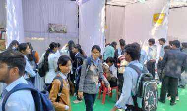 बीयू : युवाओं के आकर्षण का केंद्र बना हस्त शिल्प मेला