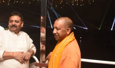 मुख्यमंत्री योगी आदित्यनाथ वाराणसी पहुंचे,एयरपोर्ट पर भाजपा नेताओं ने किया स्वागत