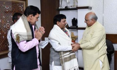 गुजरात के राज्यपाल, मुख्यमंत्री को महाकुम्भ 2025 के लिए किया आमंत्रित 