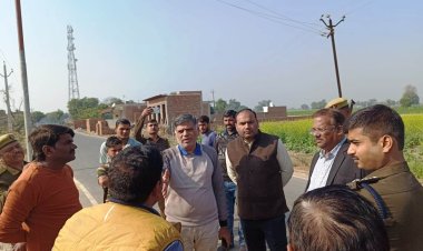 शराब की दुकान बंद कराने के लिए सड़क पर उतरी महिलाएं