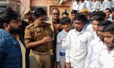 सोनभद्र : आवासीय विधालय के छात्रों ने बुनियादी सुविधाओं के लिए किया प्रदर्शन