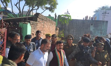 उप्र के हाथरस दुष्कर्म पीड़िता के परिवार से मिले राहुल गांधी