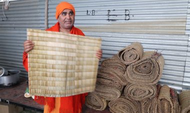 योगी और मोदी के राज में आज देश और प्रदेश में आनंद ही आनंद : स्वामी अधोक्षजानंद