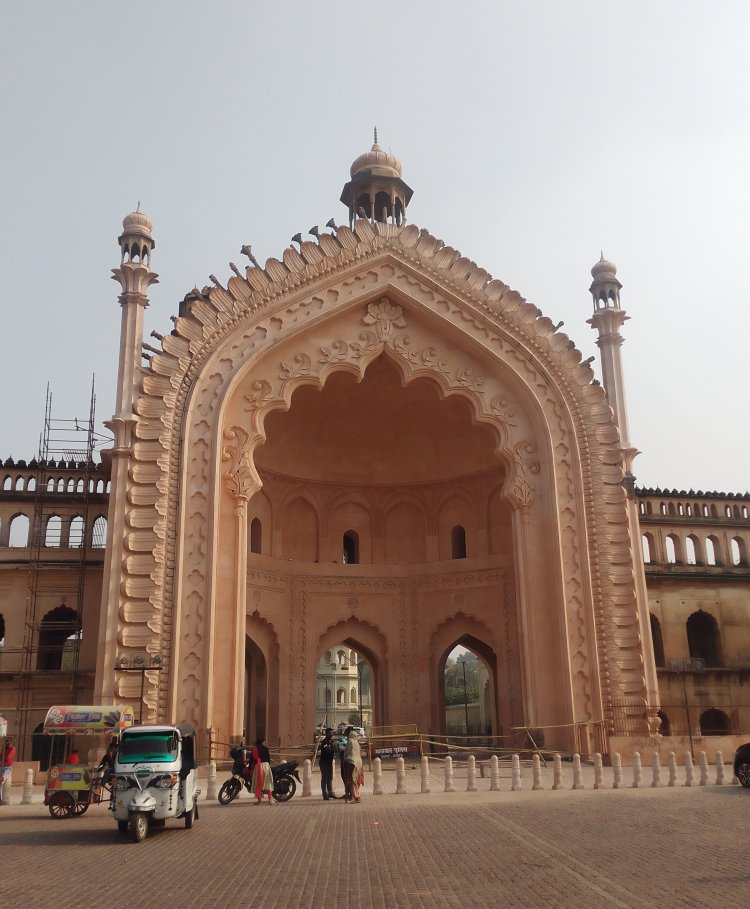 विश्व पर्यटन स्थलों की सूची में दिखेगा लखनऊ का रूमी दरवाजा
